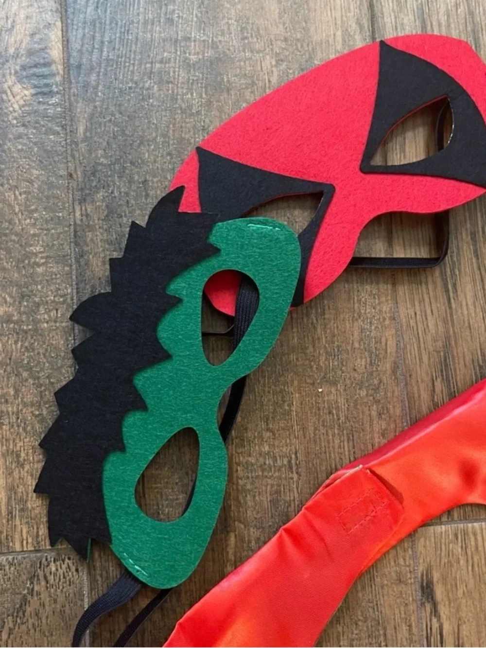Red Green Reversible Kids Deadpool and Hulk Cape and 2 Mask Costume Halloween